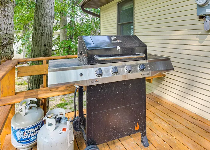 Scenic Views & Yard: Mississippi River Retreat! *