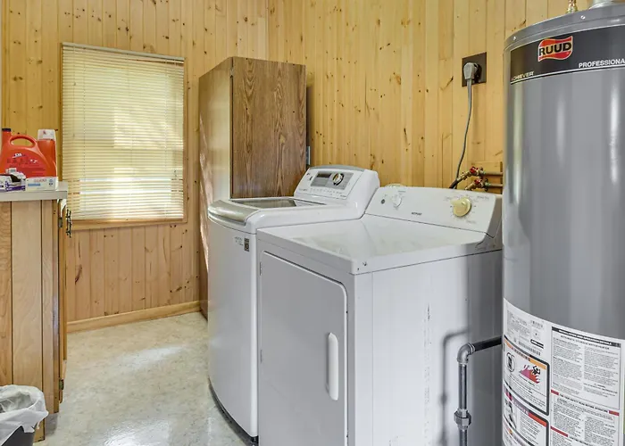 Scenic Views & Yard: Mississippi River Retreat! *
