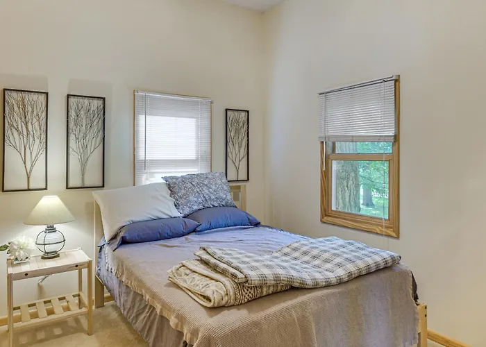 Scenic Views & Yard: Mississippi River Retreat! Fulton