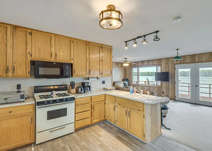 Scenic Views & Yard: Mississippi River Retreat! * Fulton