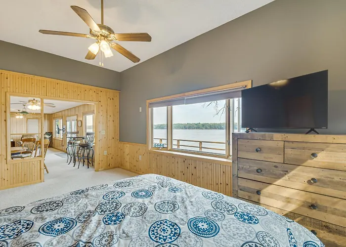 Scenic Views & Yard: Mississippi River Retreat! Holiday home Fulton
