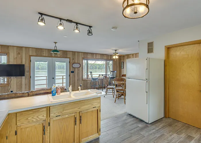 Holiday home Scenic Views & Yard: Mississippi River Retreat!