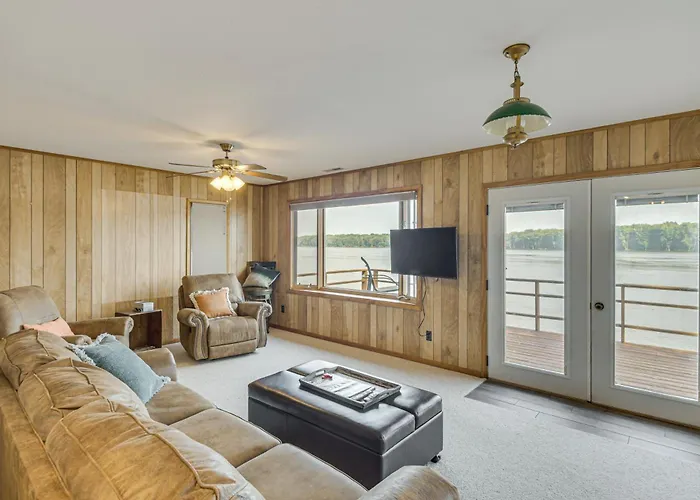 Holiday home Scenic Views & Yard: Mississippi River Retreat! Fulton